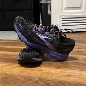Brooks Women's Black and Purple Athletic Shoes